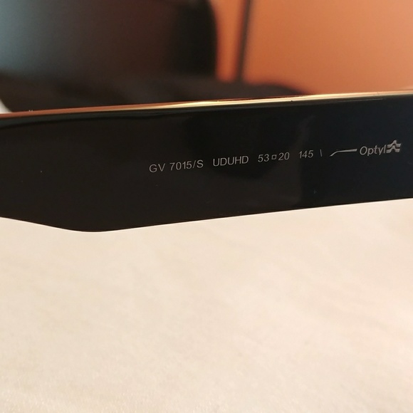 Givenchy GV 7015-s Sunglasses